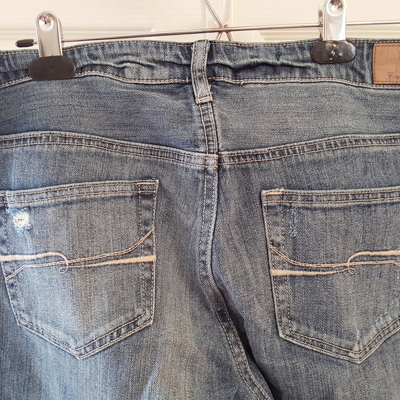 FOREVER 21 Jeans 31 (12) Distressed - Picture 5 of 5